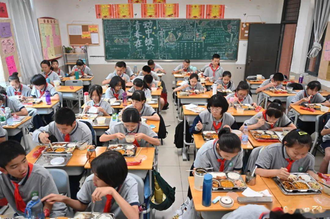 武漢食堂承包，武漢江夏學(xué)校食堂將全面建成“互聯(lián)網(wǎng)+明廚亮灶”